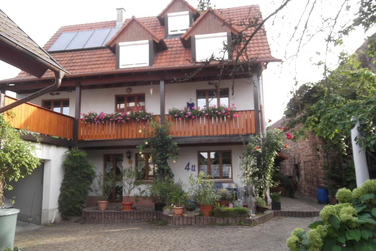 Galerie Ueber Den Gaerten Herbolzheim Exterior photo